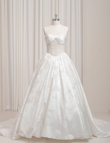 SS27 Romantic Beaded Lace Wedding Dress Wholesale