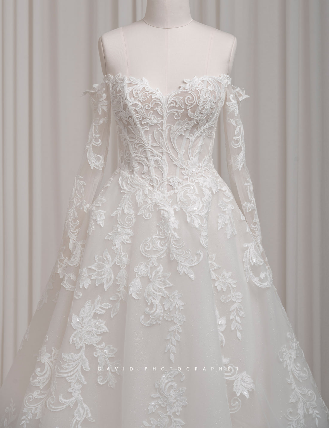 SS27 Luxury Lace Sleeve Wedding Dress Manufacturer
