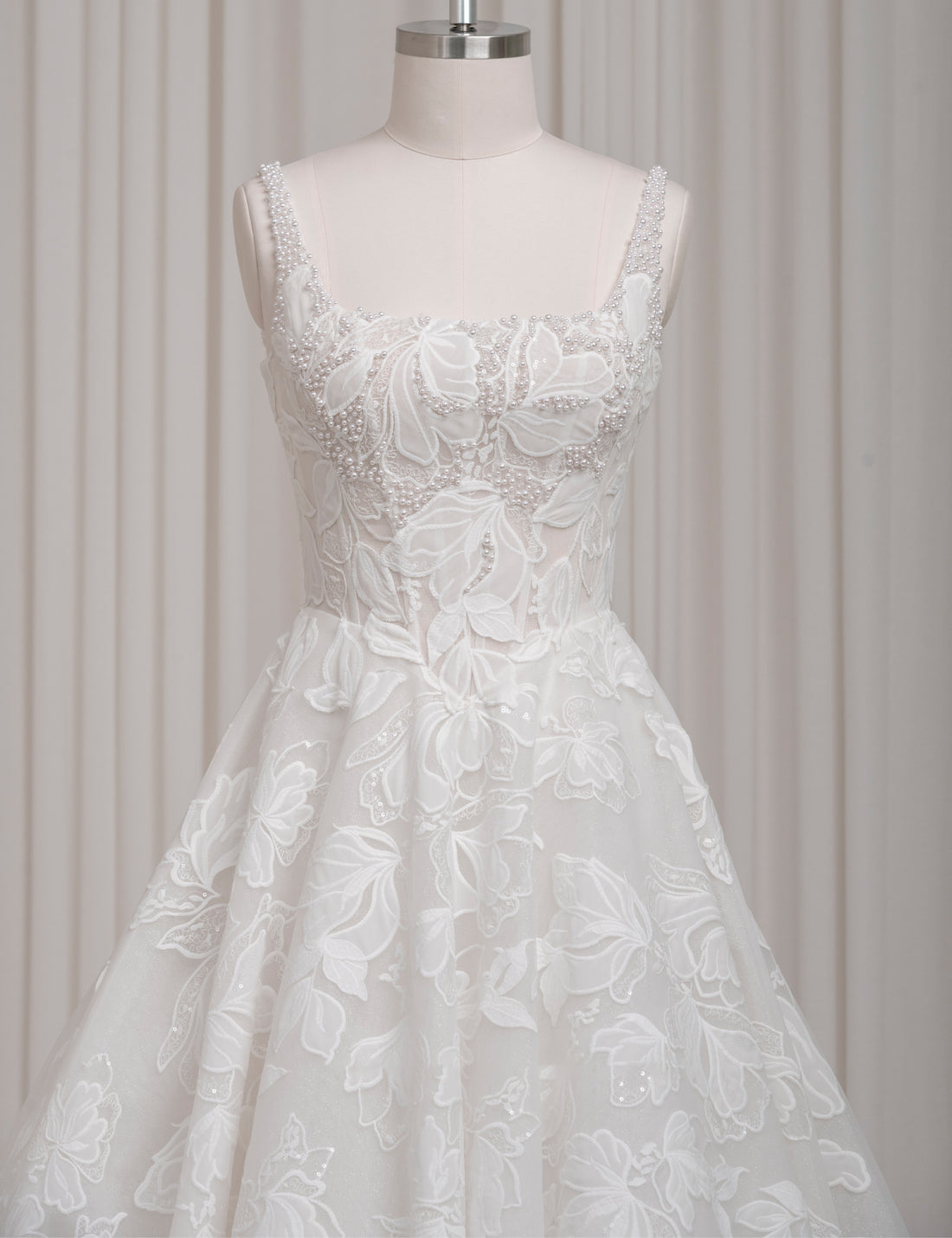 SS27 Elegant Strapless Bridal Gown Manufacturer