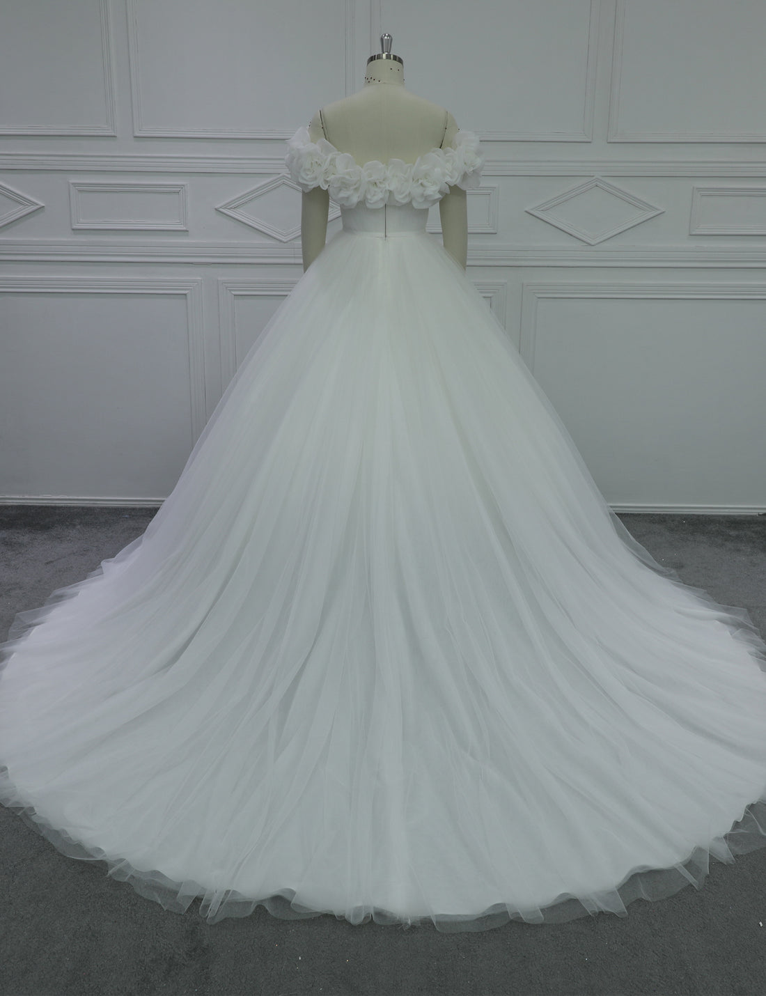 Vintage Inspired Lace Wedding Dress For Bridal Brands