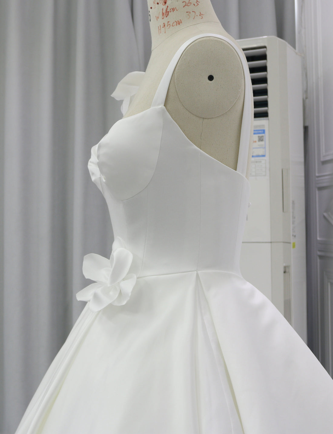 Affordable Luxury Wedding Dress Wholesale