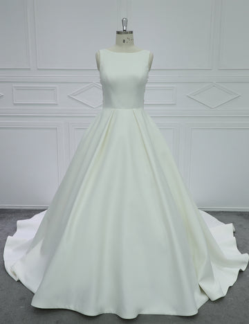 Elegant Tulle Wedding Dress with Lace Details
