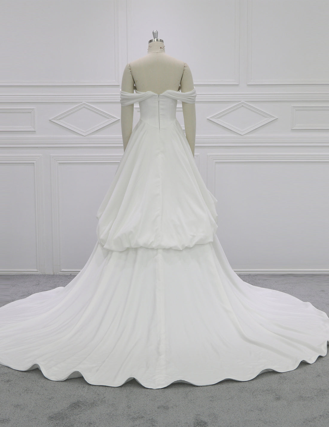 Romantic Tulle Ball Gown Wedding Dress With Floral Lace