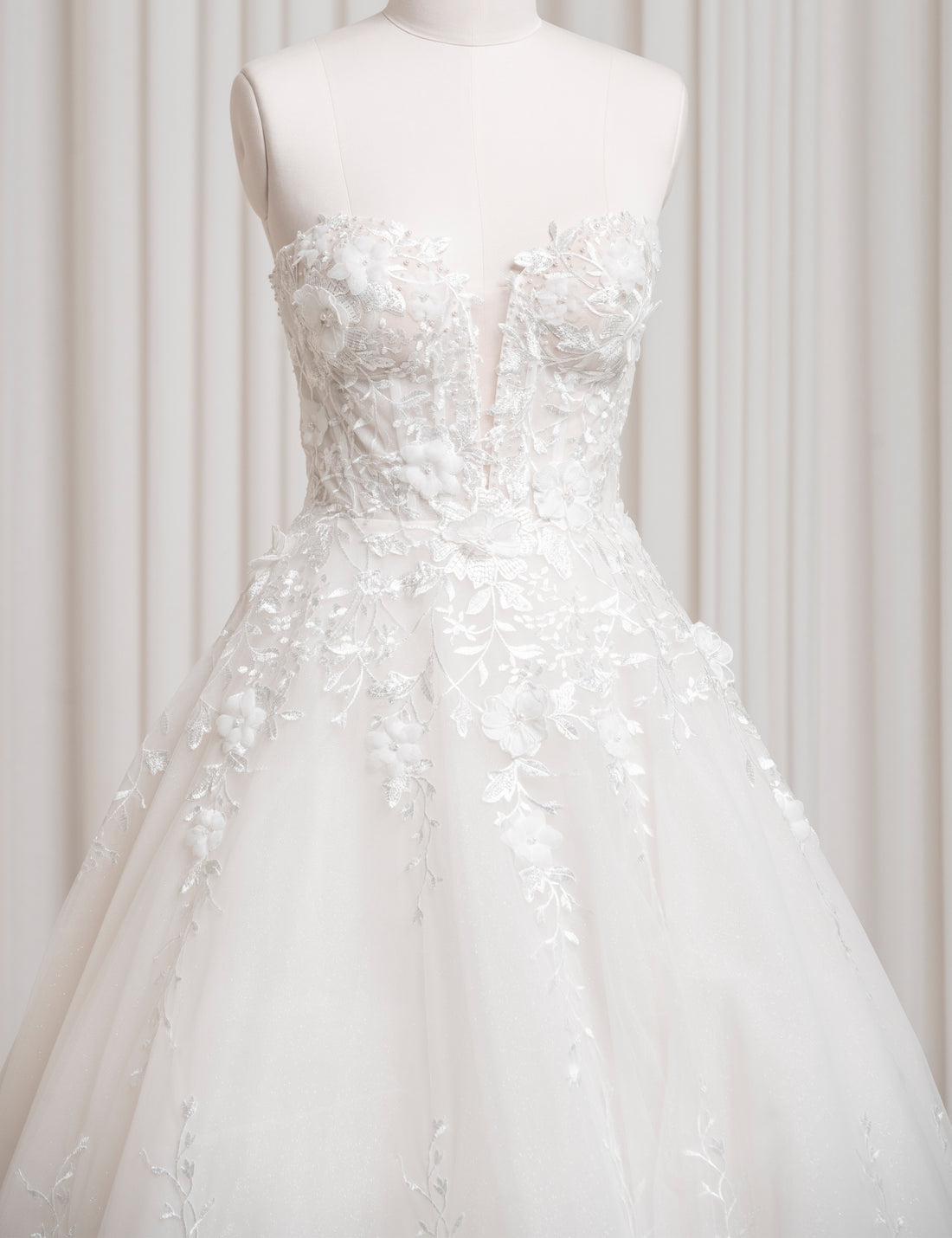 SS27 Romantic Off Shoulder Lace Bridal Gown Wholesale