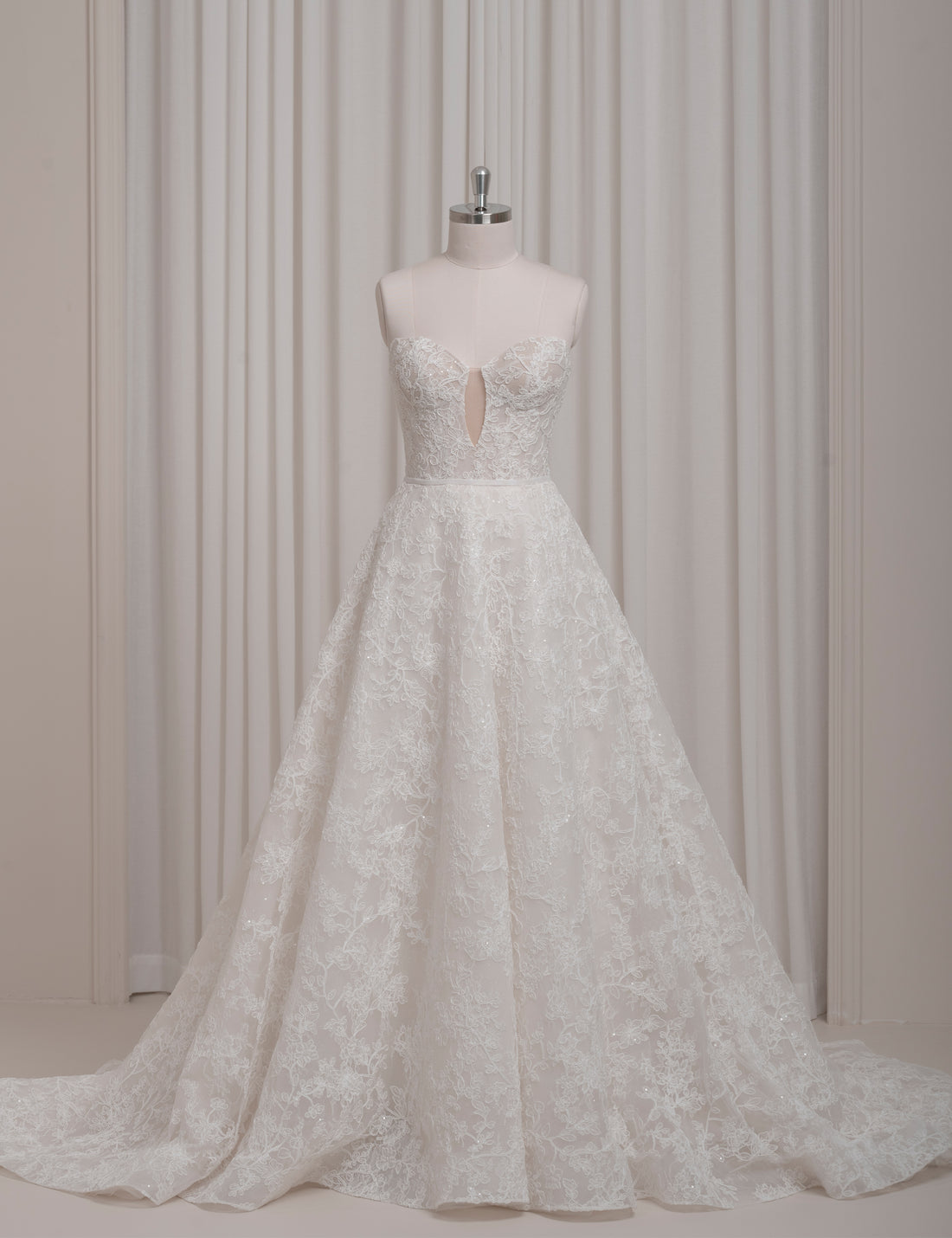 SS27 Strapless Sweetheart Wedding Dress Factory Wholesale