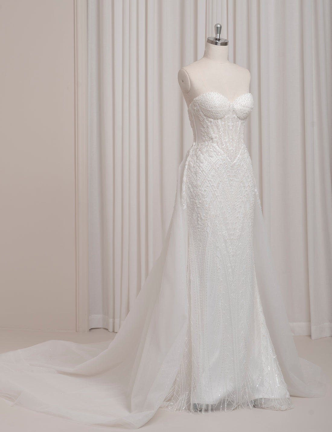 SS27 Elegant Illusion Lace Wedding Dress Manufacturer