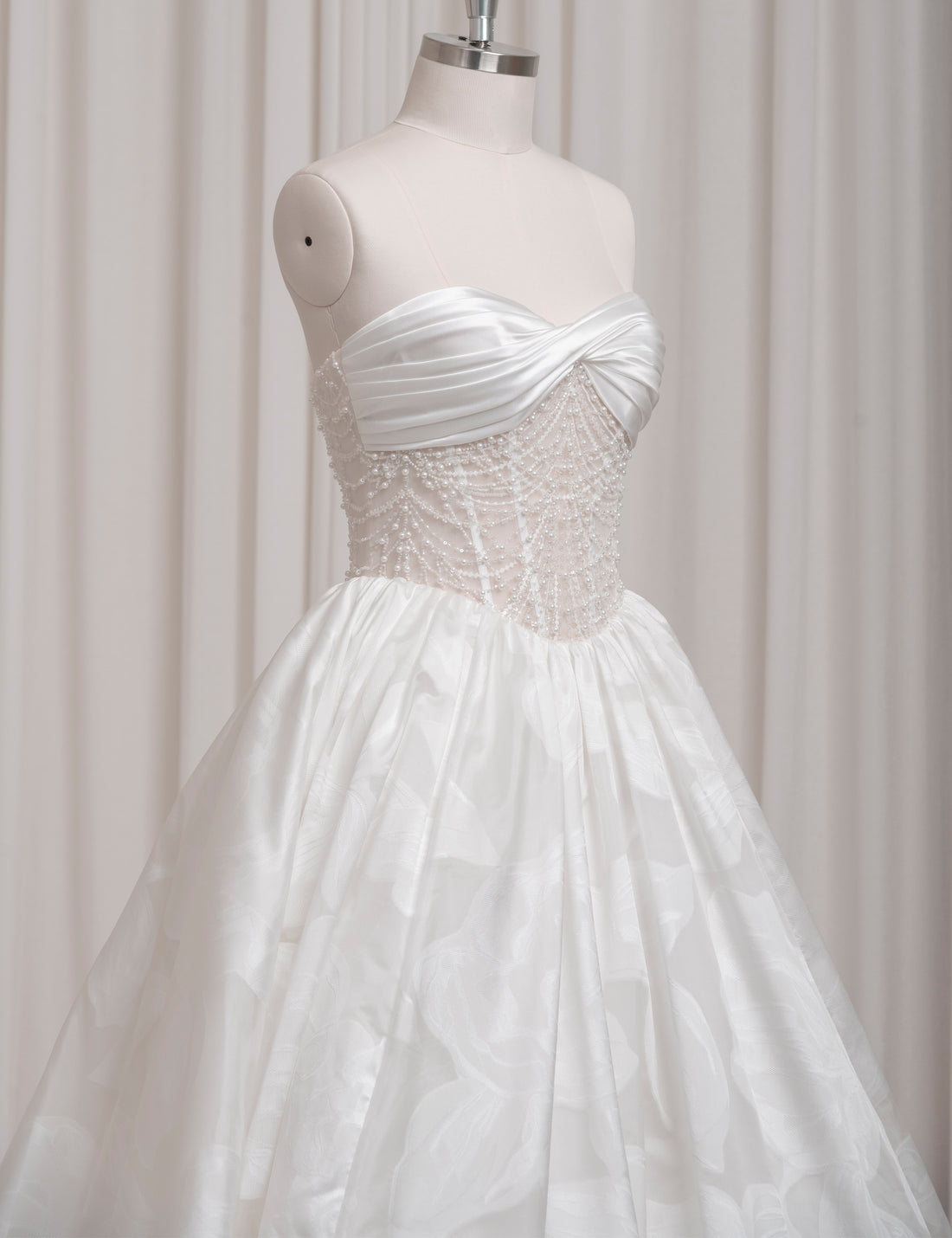SS27 Romantic Beaded Lace Wedding Dress Wholesale