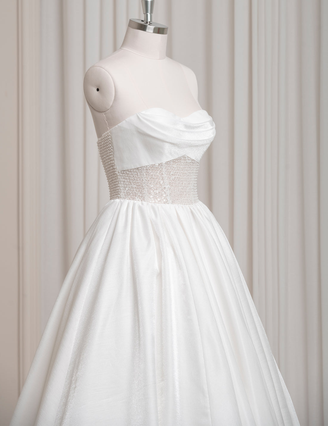 SS27 Modern Backless Wedding Dress Factory Direct