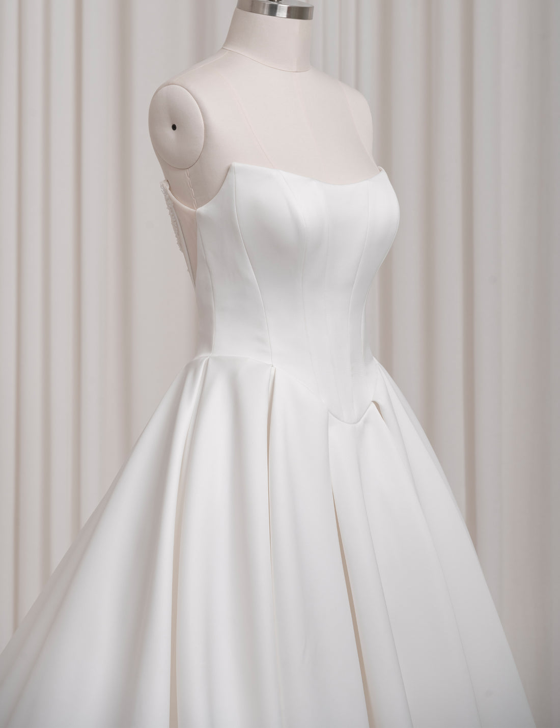 SS27 Simple Square Neck Bridal Wedding Dress Supplier