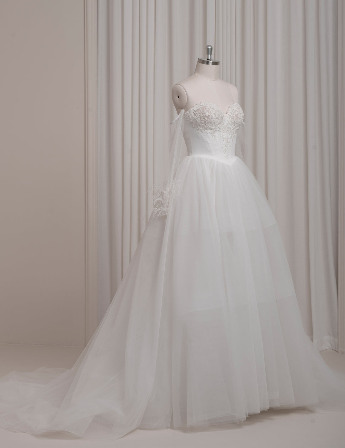 SS27 Elegant Long Sleeve Wedding Dress Manufacturer