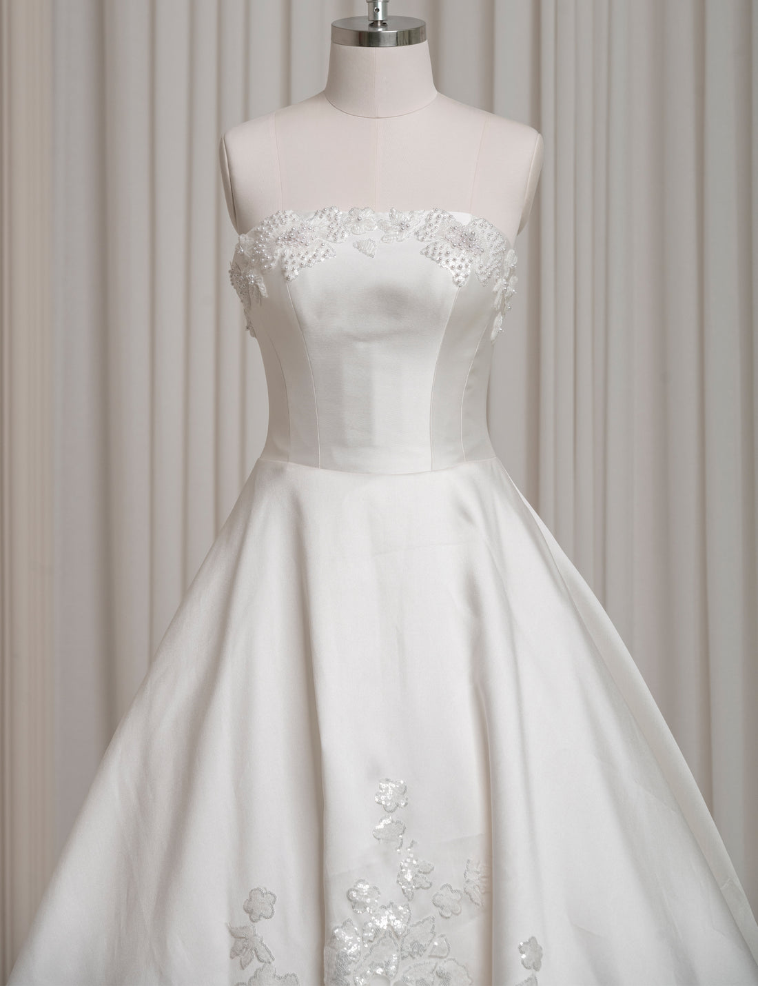 SS27 Luxury Beaded Wedding Dress Manufacturer
