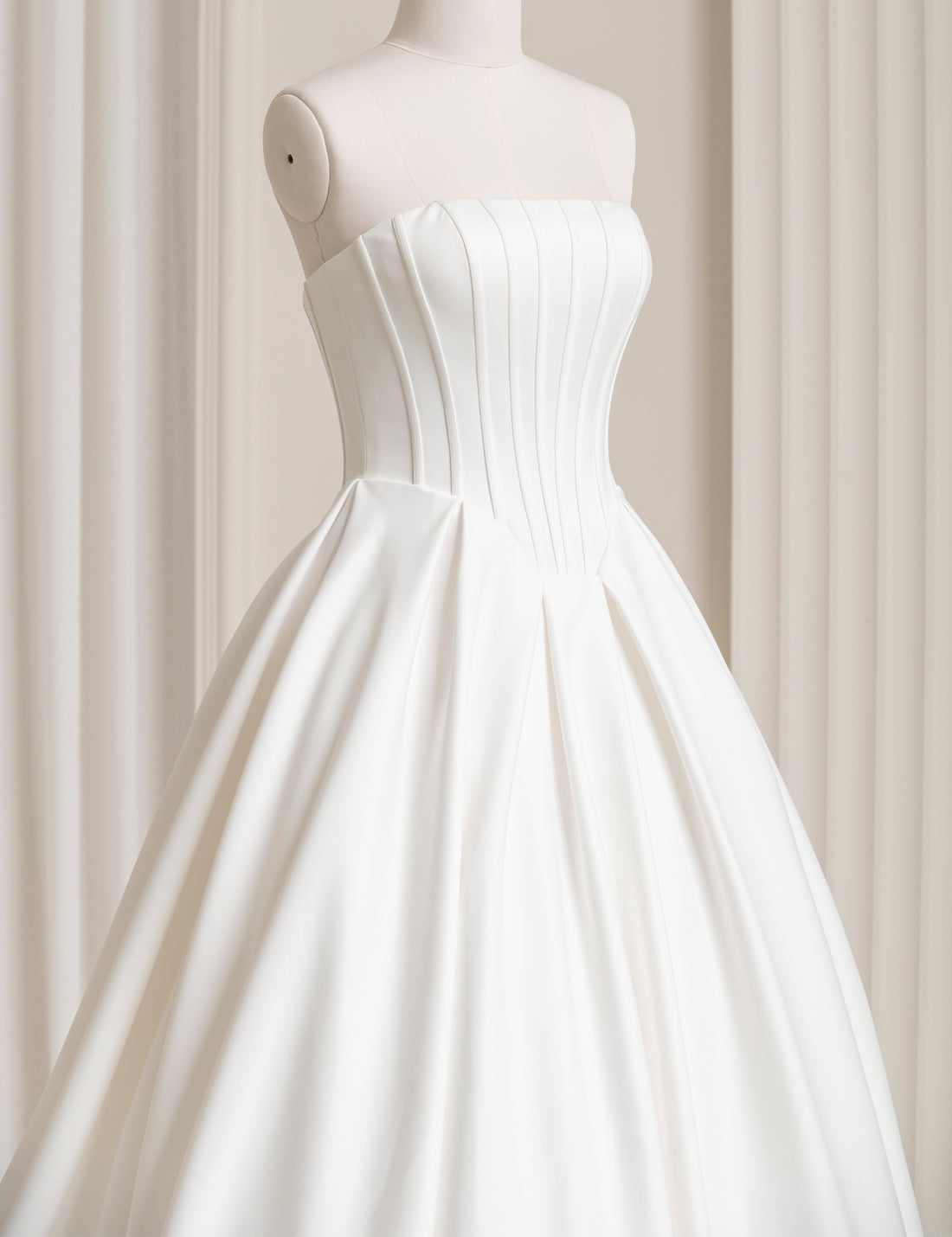 SS27 Luxury Strapless Ball Gown Bridal Dress Wholesale