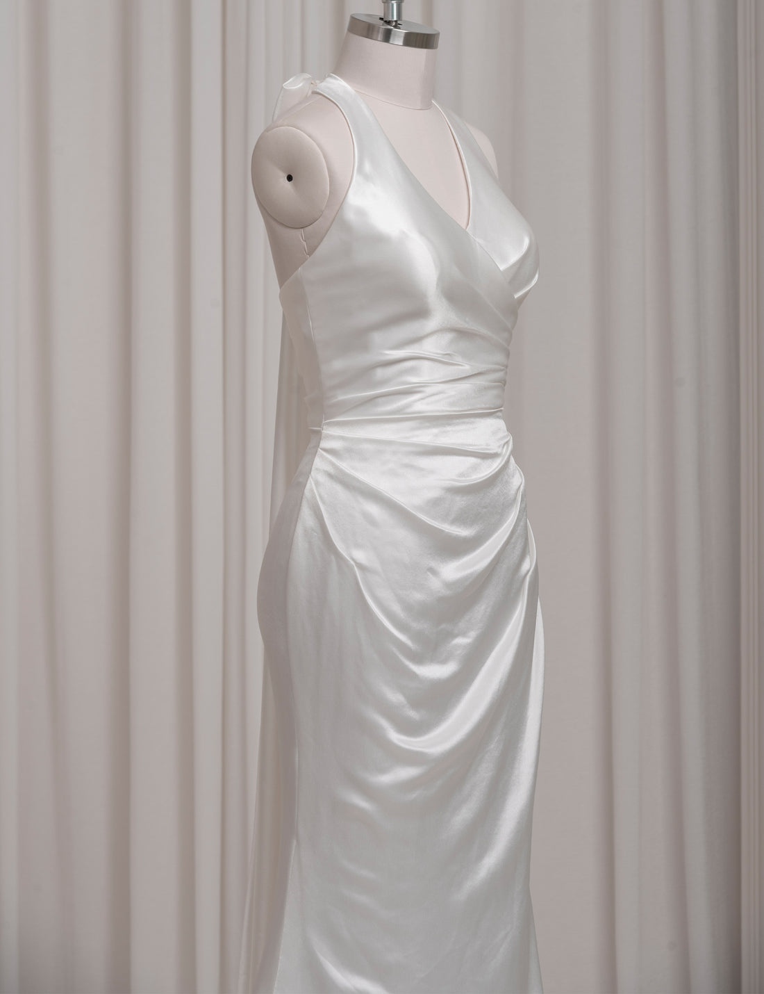 SS27 Deep V Neck Mermaid Wedding Dress Wholesale